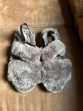 Aeropostale Grey Faux Fur Slide Sandals - Women